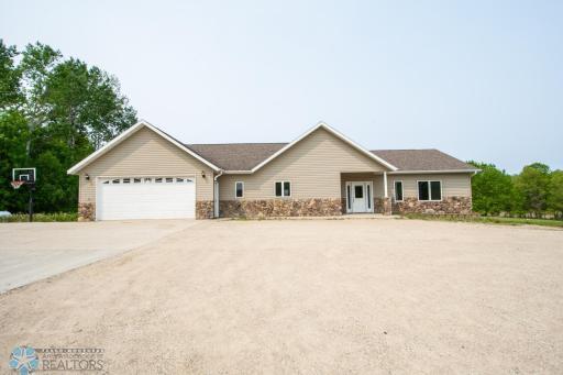 11905 Hunter Drive, Lake Park, MN 56554