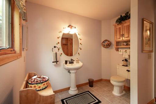 Main floor 1/2 bath