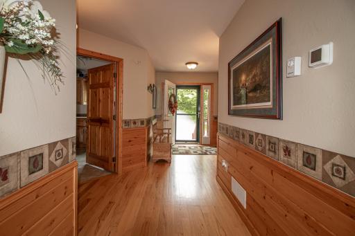 Kitchen to right coming in from entry