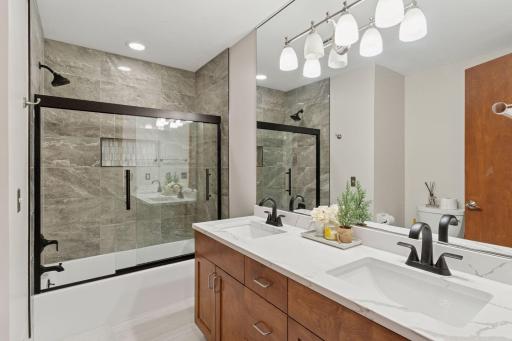 3850 Lone Cedar Lane, Chaska, MN 55318