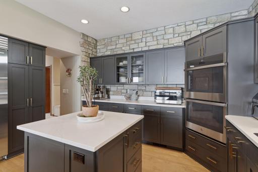 3850 Lone Cedar Lane, Chaska, MN 55318
