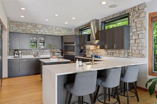 3850 Lone Cedar Lane, Chaska, MN 55318