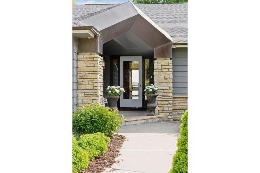 3850 Lone Cedar Lane, Chaska, MN 55318
