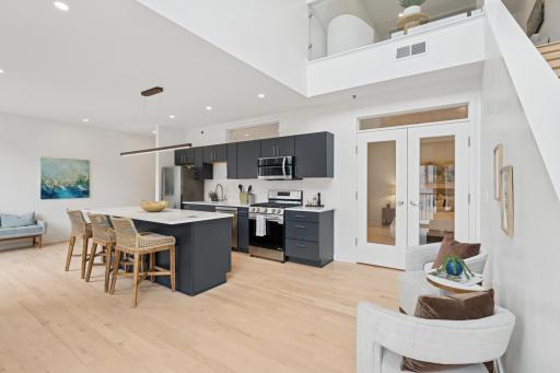 Enjoy flexibility with a cozy seating nook just off the kitchen—perfect for casual meals, or morning coffee.