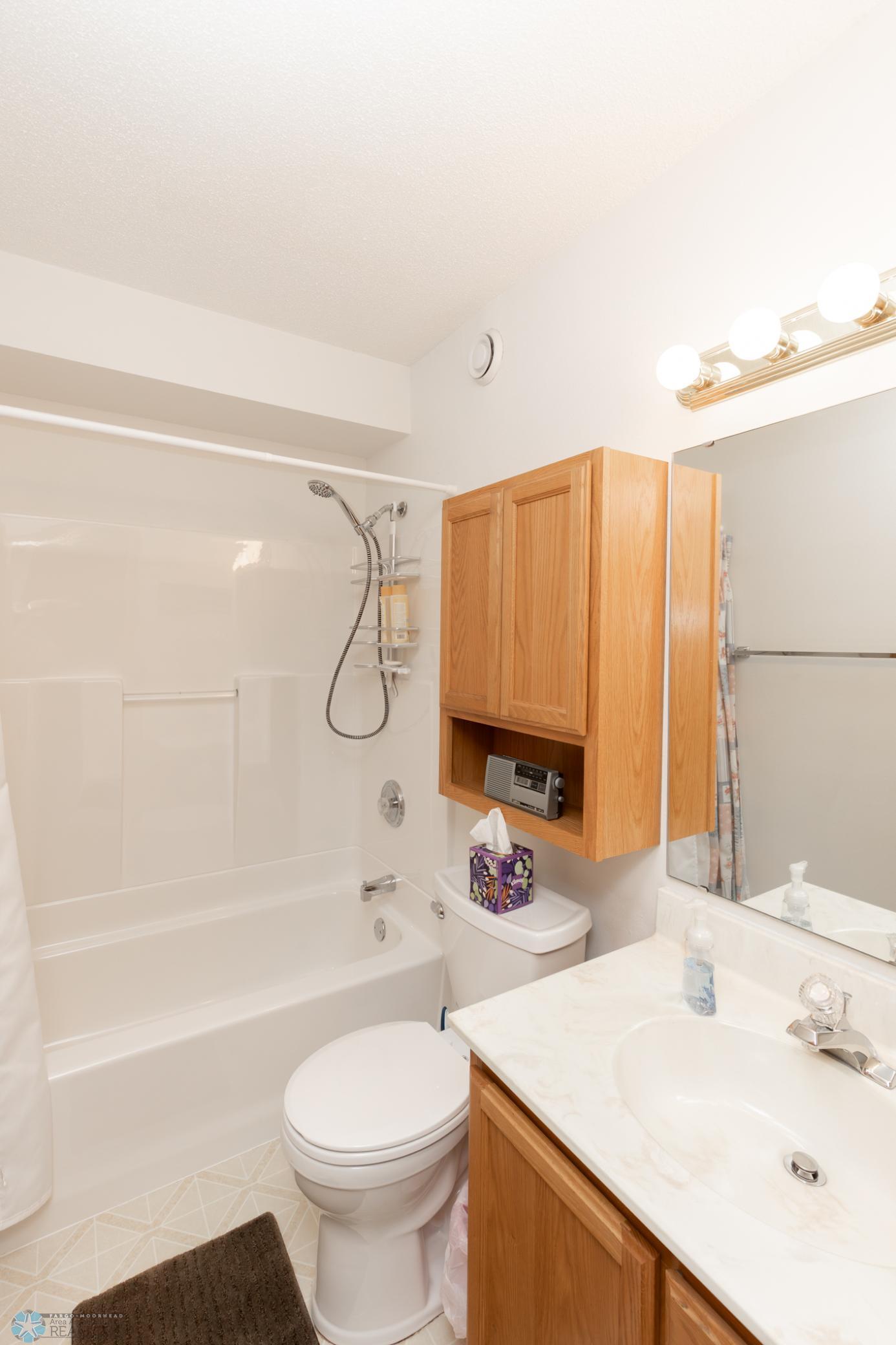 Bathroom 2 - Full