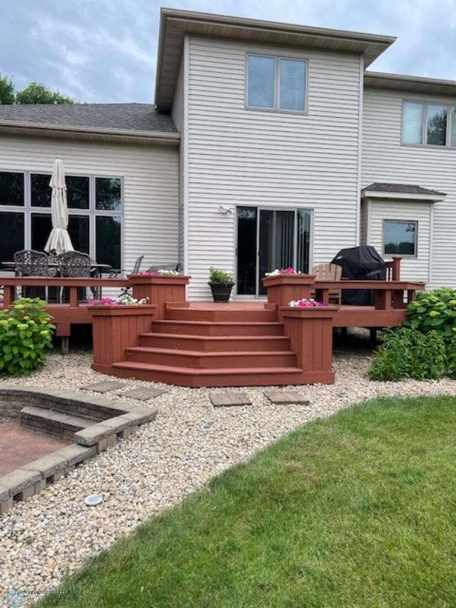 large upper deck for entertaining