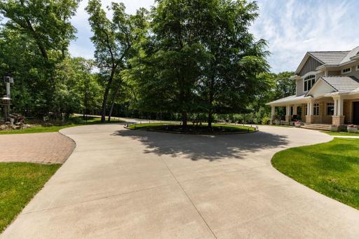 70-web-or-mls-70-Driveway.jpg