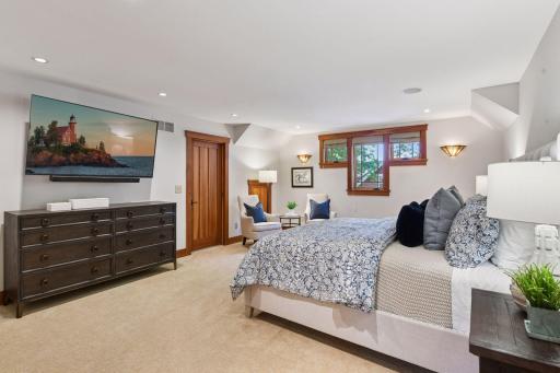 2100 Irving Avenue S, Minneapolis, MN 55405