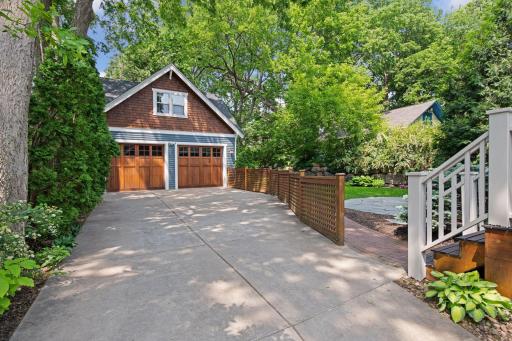2100 Irving Avenue S, Minneapolis, MN 55405