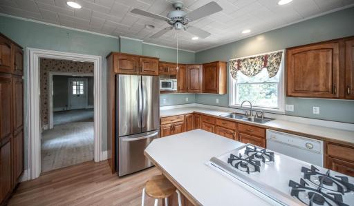 320 Walnut St Farmington MN-large-018-007-Kitchen-1500x877-72dpi.jpg