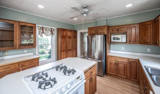 320 Walnut St Farmington MN-large-021-015-Kitchen-1500x887-72dpi.jpg