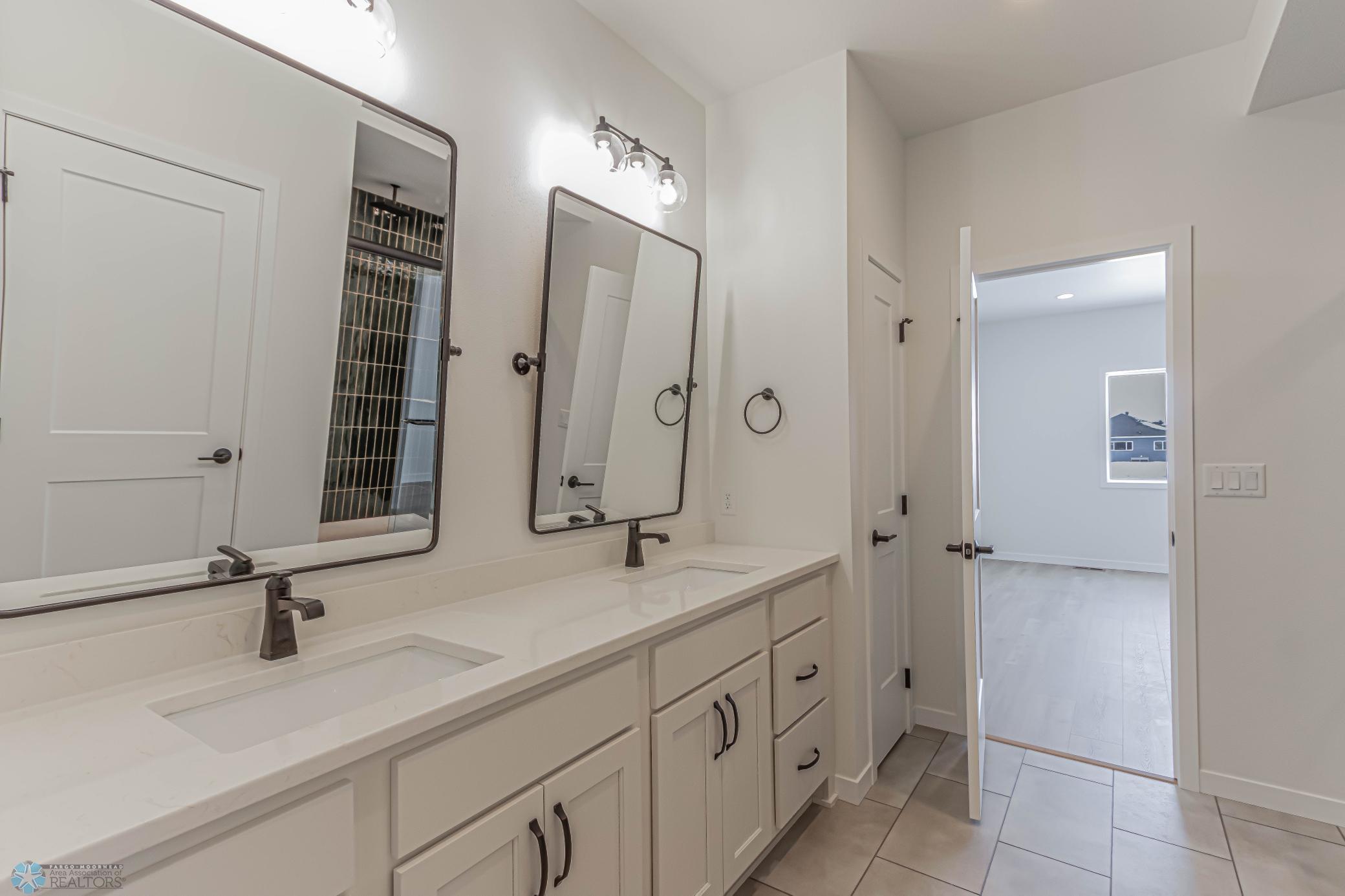 7369 29th St S, Fargo, ND-11.jpg