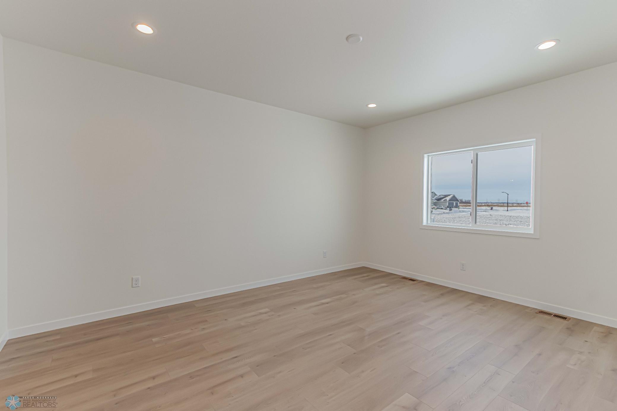7369 29th St S, Fargo, ND-17.jpg