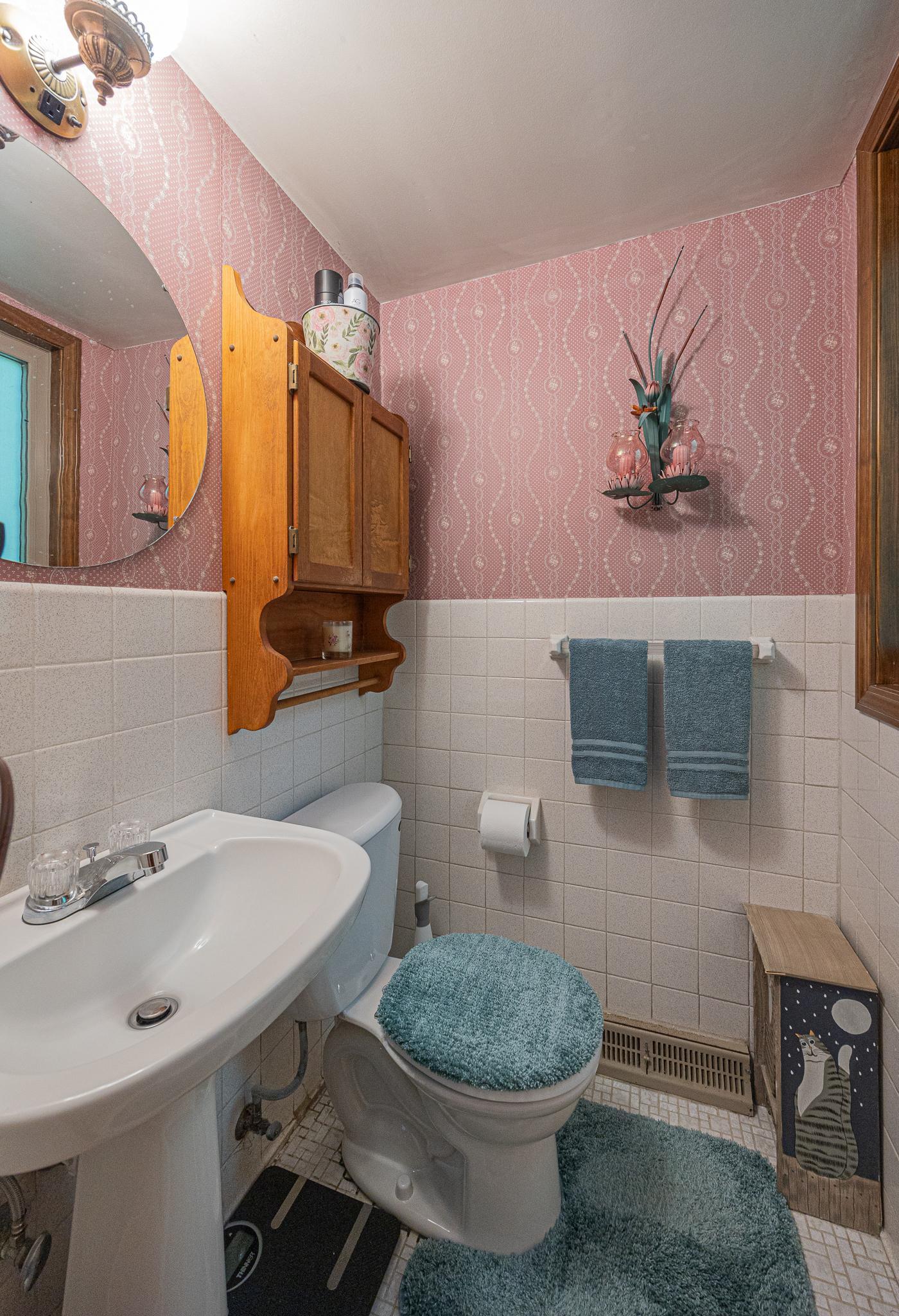 Main floor bathroom.