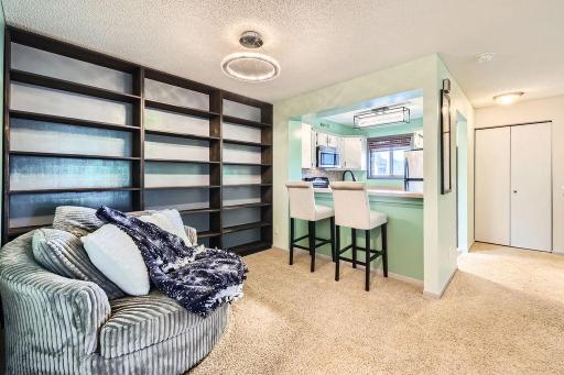 2060 Pathways Drive, 13, Saint Paul, MN 55119
