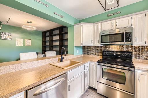 2060 Pathways Drive, 13, Saint Paul, MN 55119