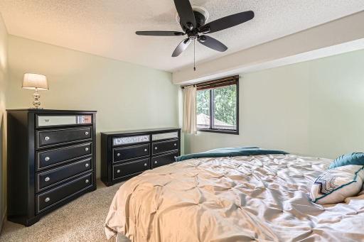 2060 Pathways Drive, 13, Saint Paul, MN 55119