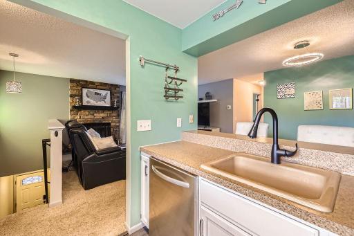 2060 Pathways Drive, 13, Saint Paul, MN 55119