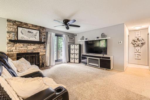 2060 Pathways Drive, 13, Saint Paul, MN 55119