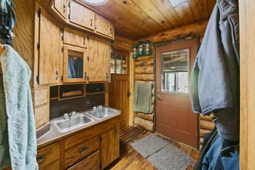 Washroom at entry. Because when you come in from dusty work, you want clean hands to eat with.