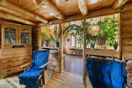 This philodendron has been trained for more than a decade to follow the arch. While it can be removed, the sellers would be willing to part with it for a buyer who was willing to continue the effort of maintaining its healthy progress.