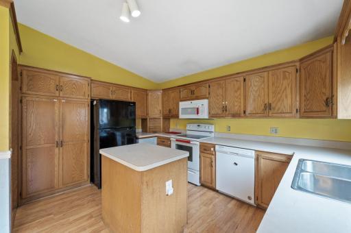 9307 Vincent Avenue N, Brooklyn Park, MN 55444
