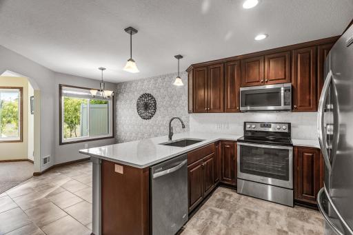 7582 Ojibway Park Bay, Woodbury, MN 55125