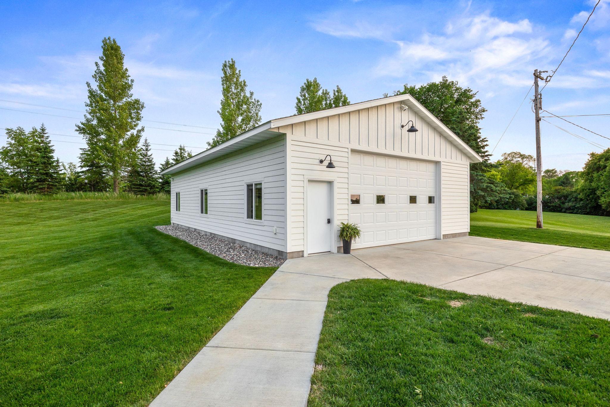 46x30 Detached Outbuilding (Interior Photos Included)