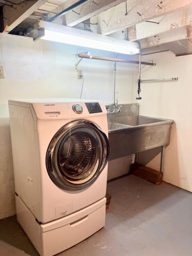 Updated Washing Machine with Industrial double sink!