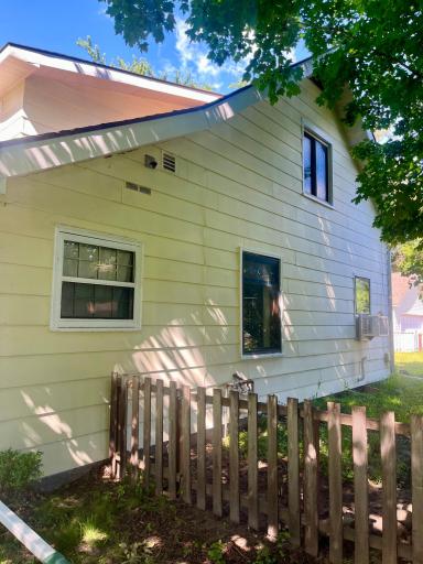 Entire backyard is fenced off, convenient for pets and small children.
