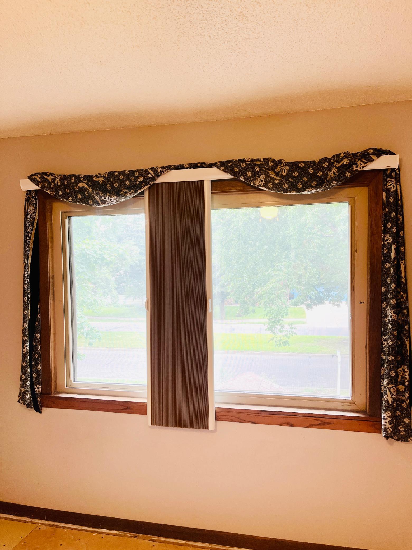 Horizontally adjustable shades!