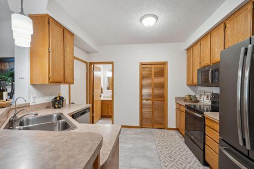 15309 Greenhaven Lane, 111, Burnsville, MN 55306