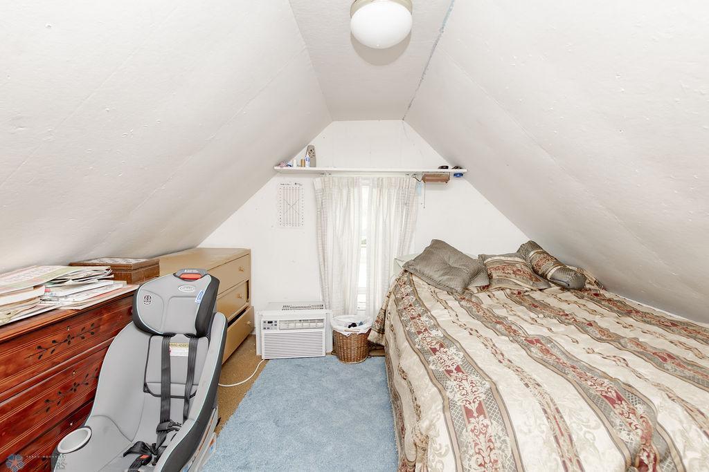upper bedroom