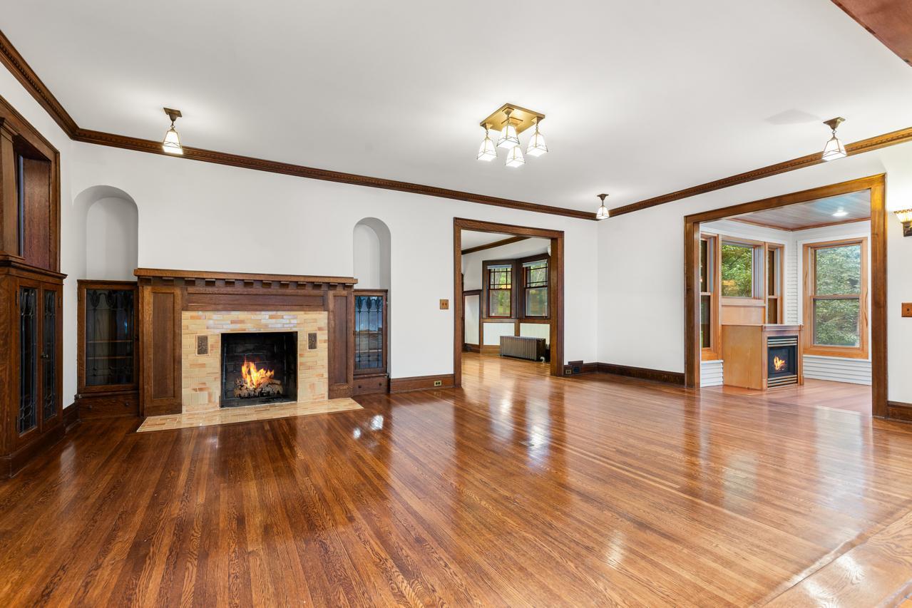 Georgous Hardwood Floors Throughout