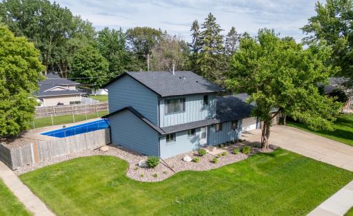 Welcome to 999 Elm Dr! Fresh interior updates!