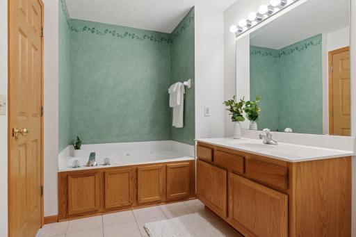 644 Woodduck Drive, A, Woodbury, MN 55125