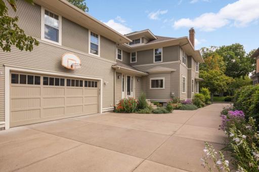 1776 Knox S, Minneapolis, MN 55403