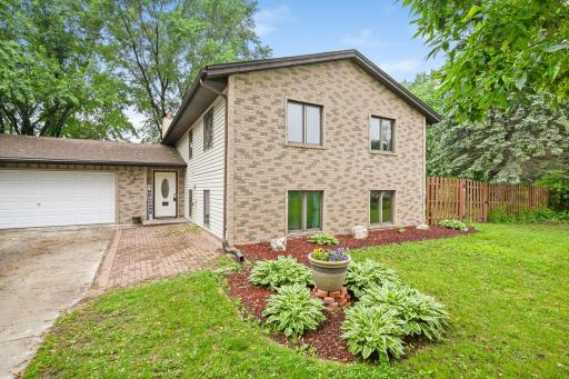 1-web-or-mls-15607 93rd Cir NE 001Full.jpg