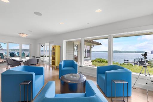 Lafayette Bay and Big Island views from every corner.