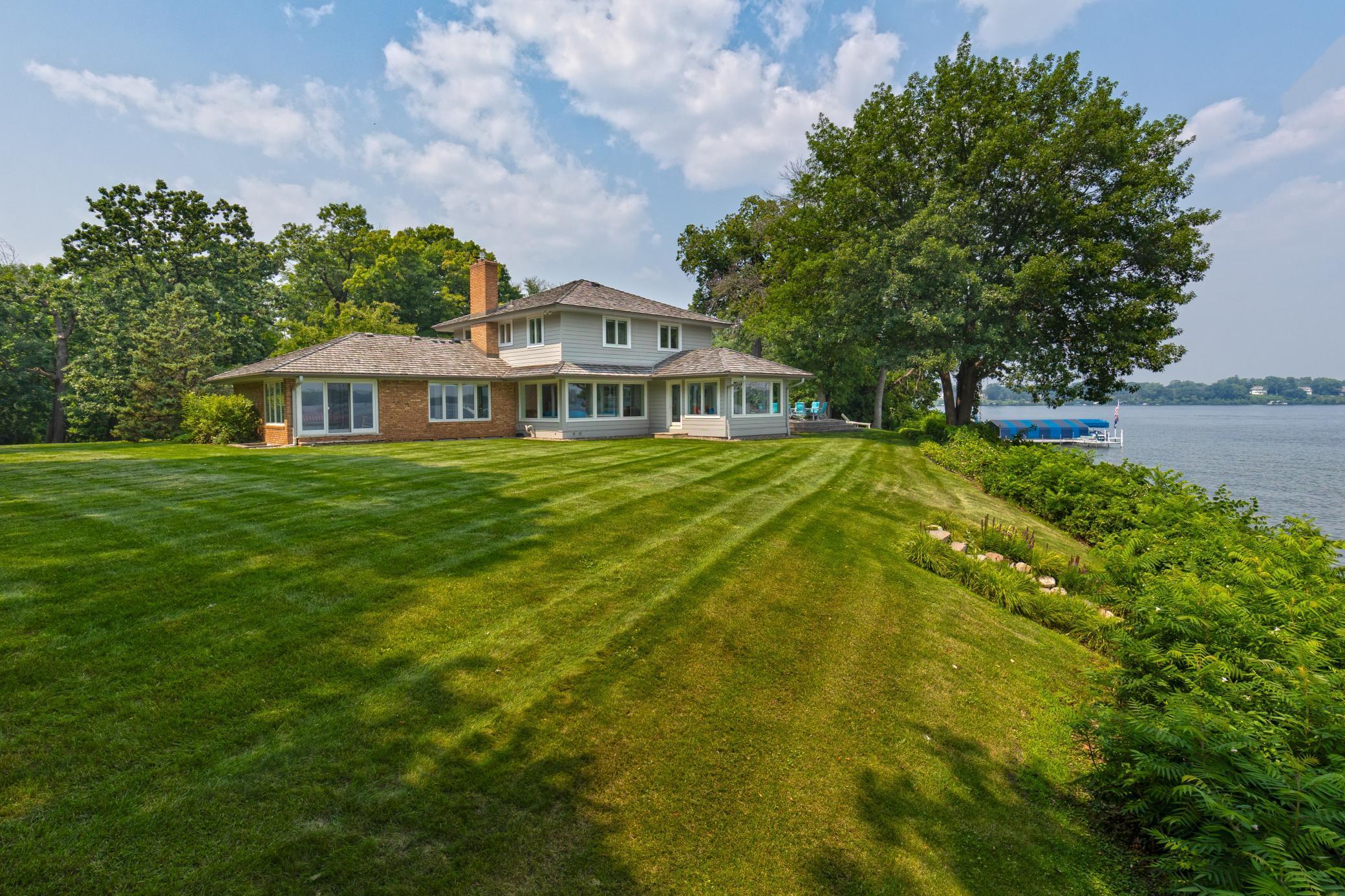 Privacy and perfection - 1.2 acres and 235 feet of shoreline.