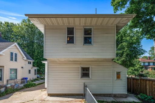 2059 Iglehart Avenue, Saint Paul, MN 55104