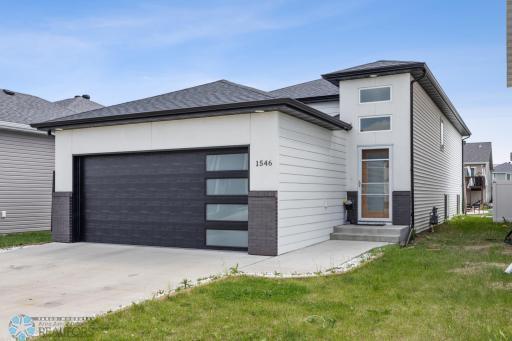 1546 68th Avenue S, Fargo, ND 58104