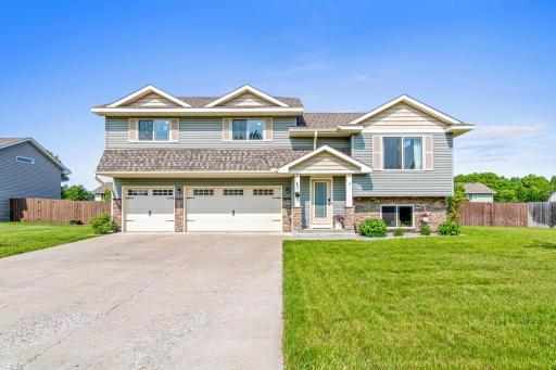 38006 Harvester Avenue, North Branch, MN 55056