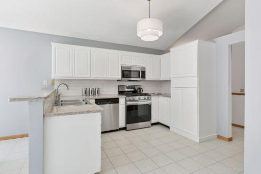 2401 Leyland Trail, Woodbury, MN 55125