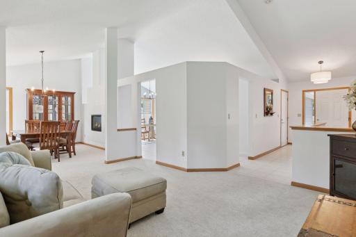 2401 Leyland Trail, Woodbury, MN 55125