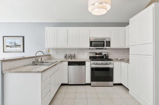 2401 Leyland Trail, Woodbury, MN 55125