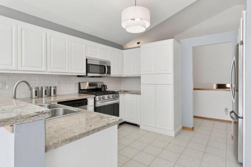 2401 Leyland Trail, Woodbury, MN 55125