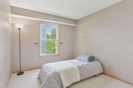 2401 Leyland Trail, Woodbury, MN 55125