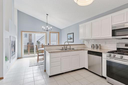 2401 Leyland Trail, Woodbury, MN 55125