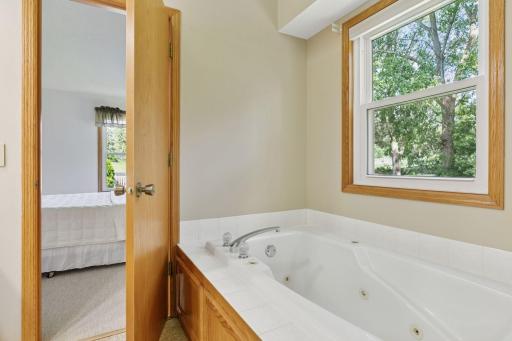 2401 Leyland Trail, Woodbury, MN 55125